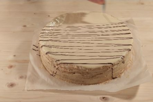 Gluténmentes eszterházy torta díszítése 2